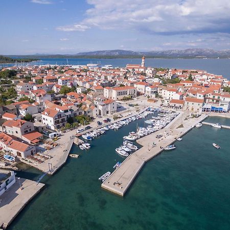 Apartments Mili - Near The Sea And The Centar Of Place Betina  Exterior photo
