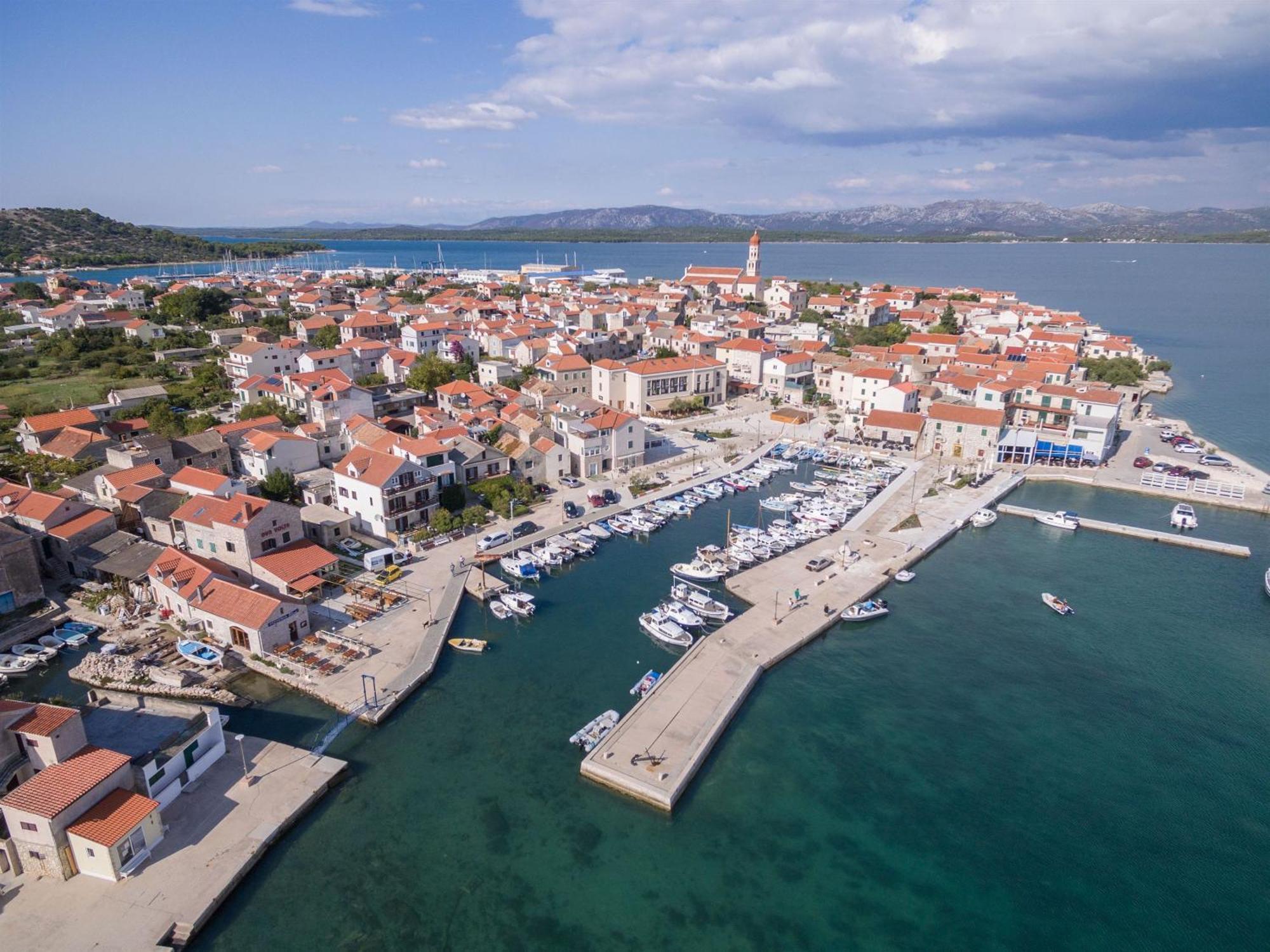 Apartments Mili - Near The Sea And The Centar Of Place Betina  Exterior photo