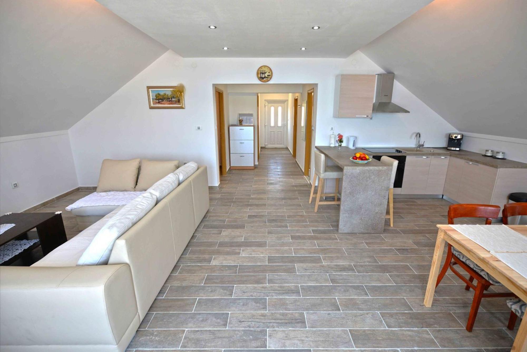 Apartments Mili - Near The Sea And The Centar Of Place Betina  Exterior photo